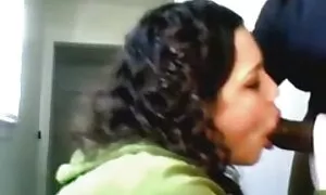 Цагаан охин хөхөх ха ...